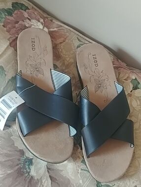 Izod Women's Black Crisscross Slip-On Sandals